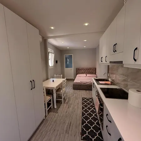 Urban Hideaway 3* Tirana